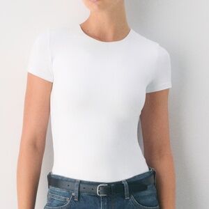 Aritzia White Contour Short Sleeve Shirt Small